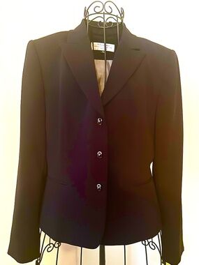 Tahari Beautiful classy fitted business jacket, black, size 8P